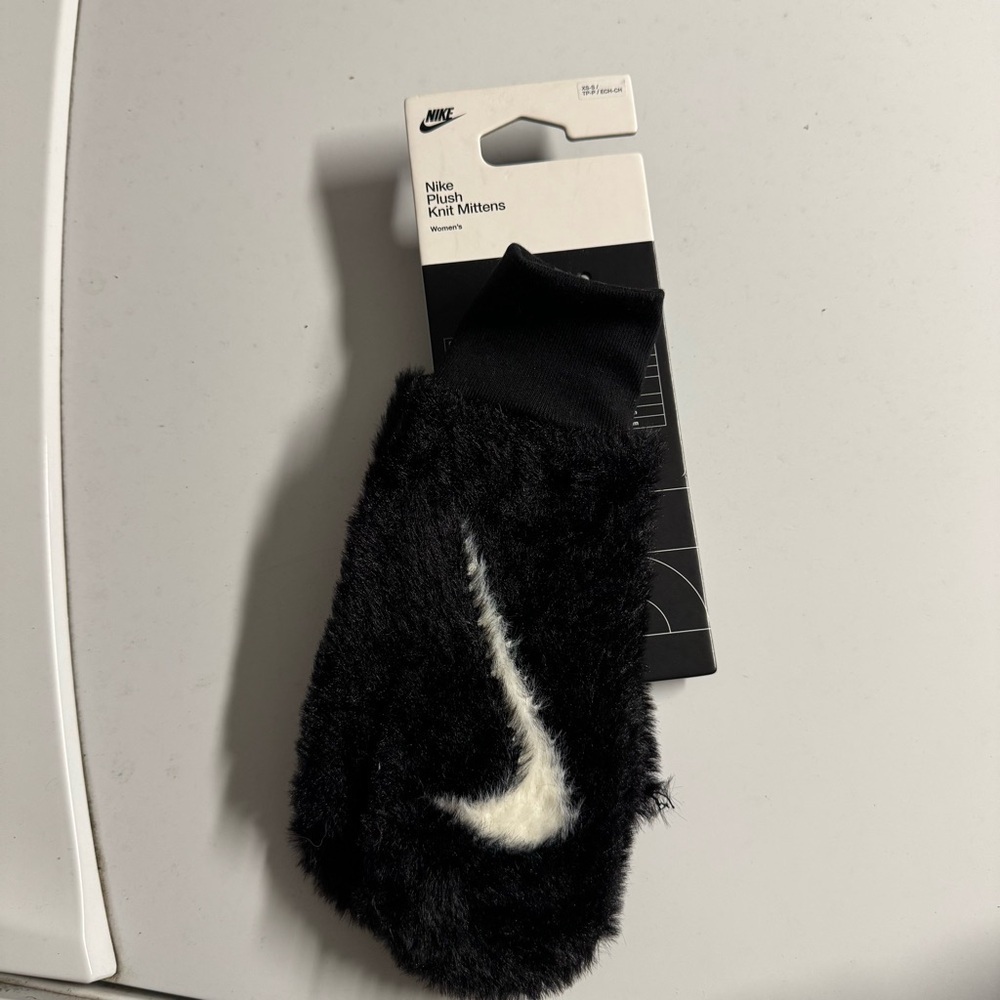 NWT Nike plush knit mittens black white swoosh gloves